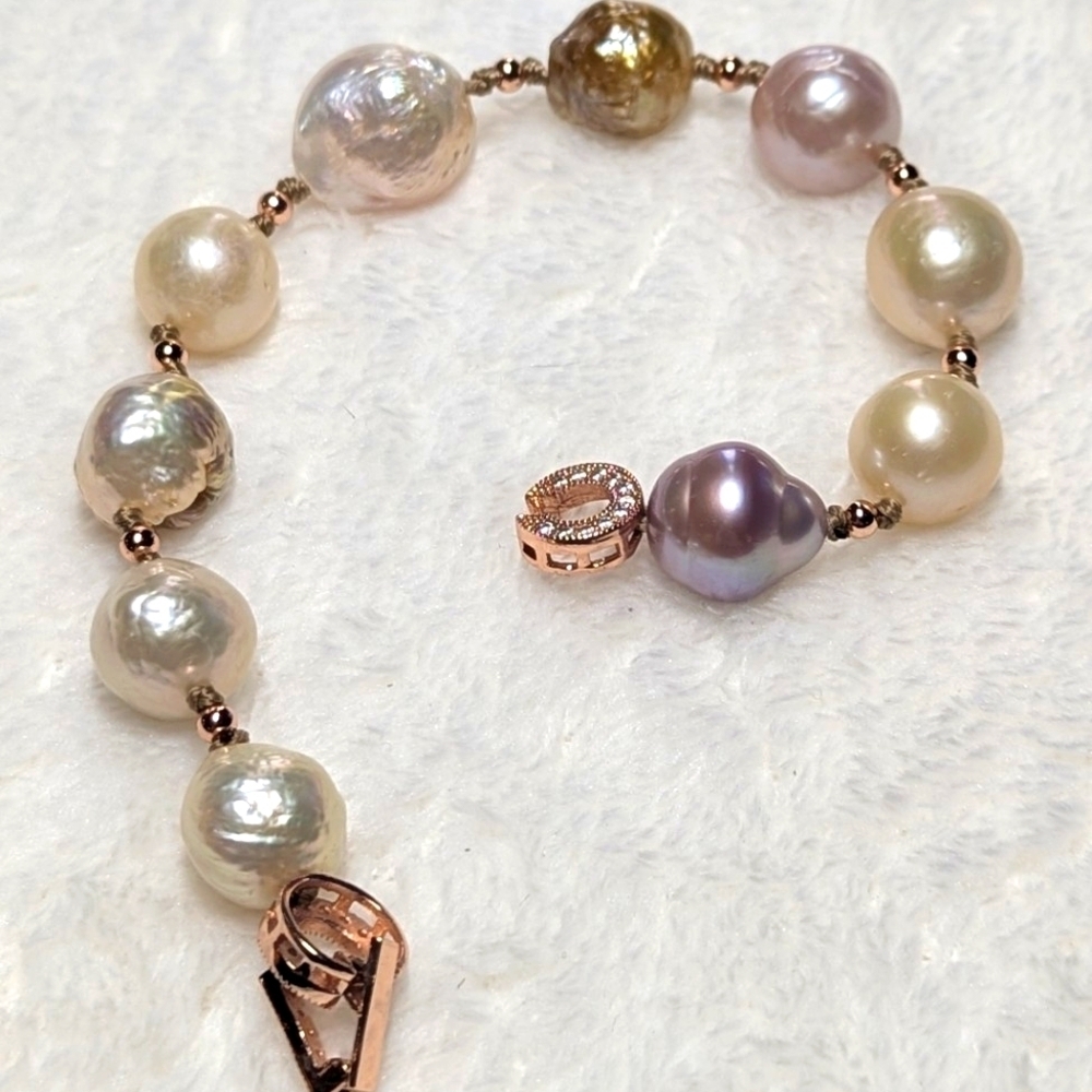 Vintage Faux Pearl Bracelet with Rose Gold Accents - Picture 3 of 9